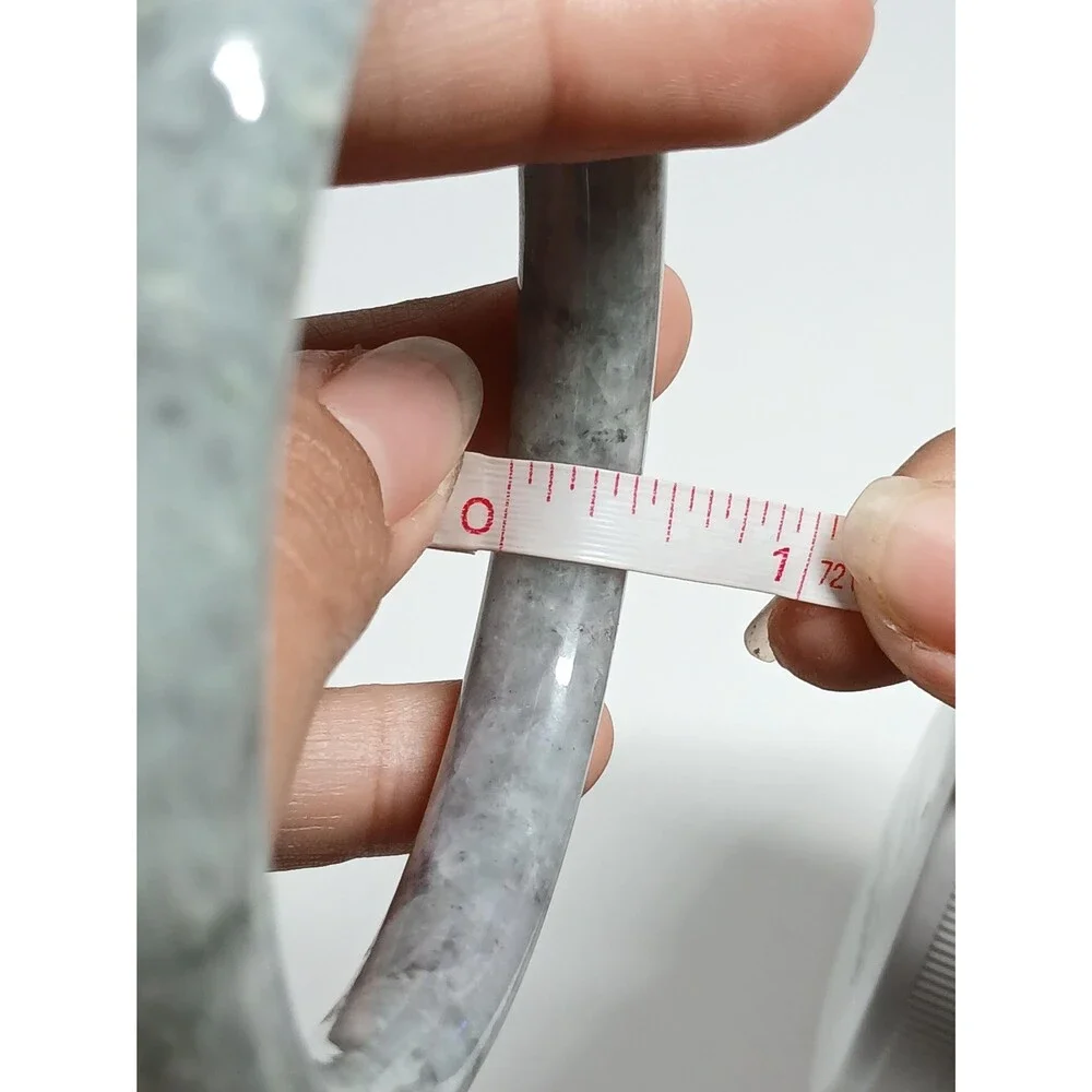 Unbranded solid natural